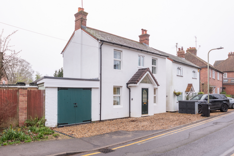 4 bedroom detached house to rent, Gipsy Lane, Wokingham, Berkshire