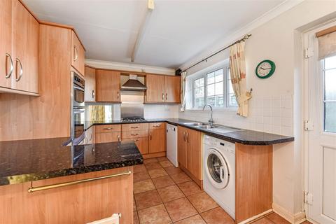 2 bedroom detached bungalow for sale, Hawkshaw Close, Liphook