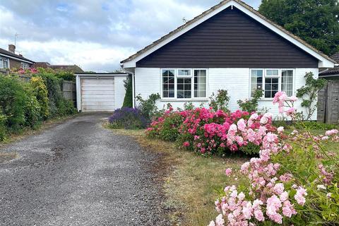 1 Hawkshaw Close, Liphook, GU30 7DF