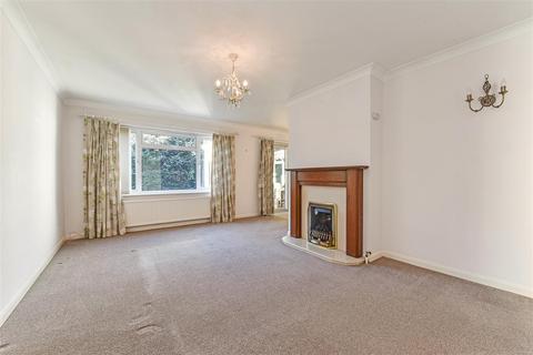 1 Hawkshaw Close, Liphook, GU30 7DF