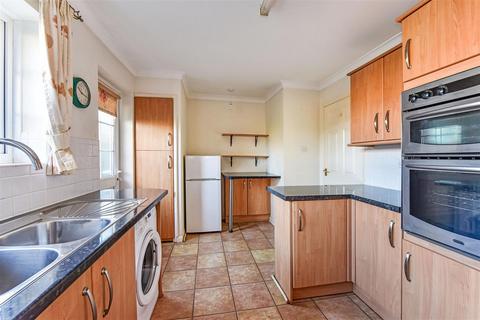 1 Hawkshaw Close, Liphook, GU30 7DF