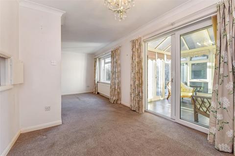 1 Hawkshaw Close, Liphook, GU30 7DF