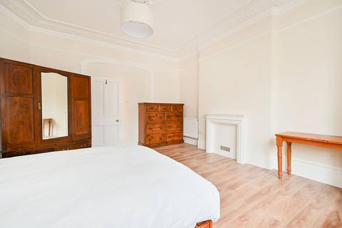 1 bedroom flat to rent, Linden Gardens, Chiswick, London, W4