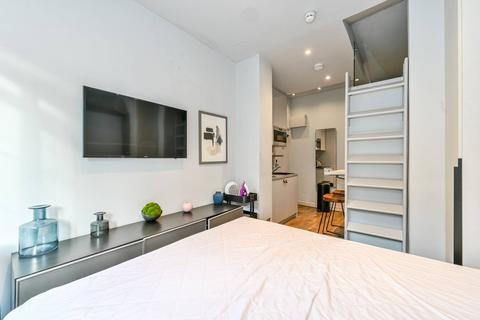 Studio to rent, Oakley Square, Camden, London, NW1