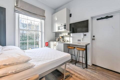 Studio to rent, Oakley Square, Camden, London, NW1