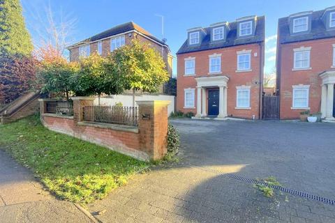 5 bedroom townhouse to rent, Dunstable Road, Caddington, Bedfordshire