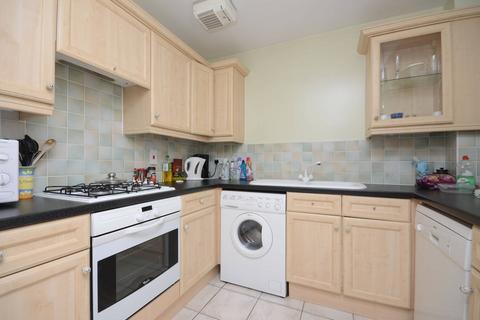 2 bedroom flat to rent, Century Court, Woking, GU21