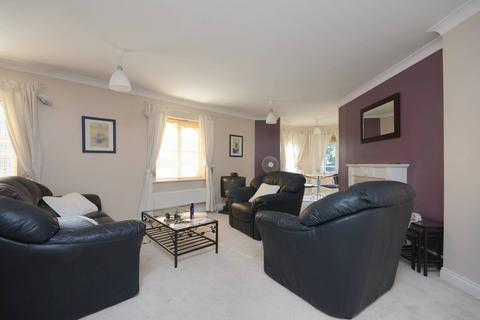 2 bedroom flat to rent, Century Court, Woking, GU21