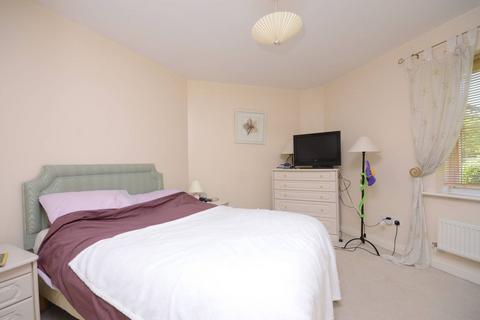 2 bedroom flat to rent, Century Court, Woking, GU21