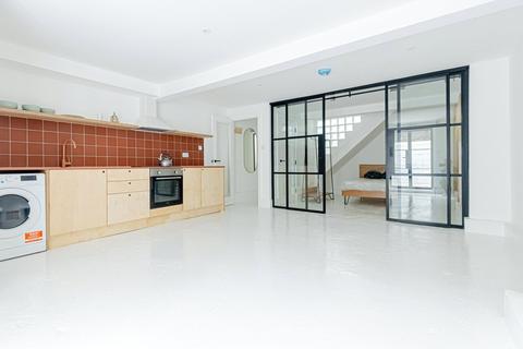 64a King Henrys Walk, London, N1 4NJ