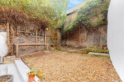 64a King Henrys Walk, London, N1 4NJ