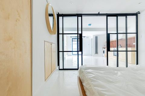 64a King Henrys Walk, London, N1 4NJ