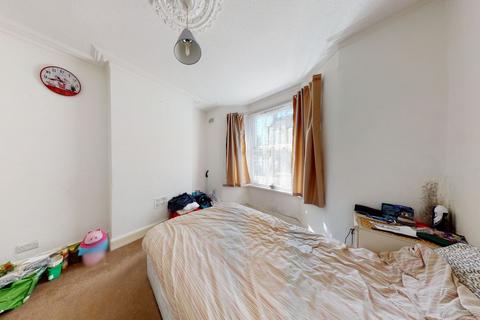 3 bedroom terraced house for sale, 75 Chadwin Road, Canning Town, London, E13 8ND