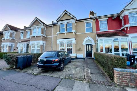 2 bedroom flat for sale, Colinton Road, Goodmayes