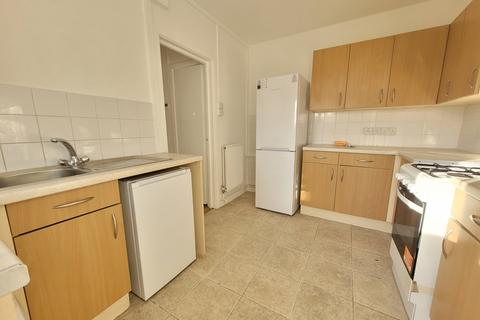 1 bedroom in a flat share to rent, Fairmead Crescent, Edgware HA8