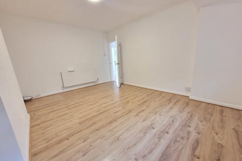 1 bedroom in a flat share to rent, Fairmead Crescent, Edgware HA8