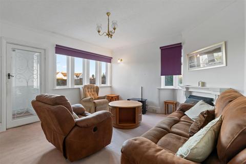 2 bedroom detached bungalow for sale, Brooklands Walk, Ilkley LS29