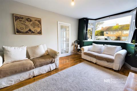 45 Devon Way, Chessington, KT9 2RH