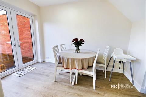 45 Devon Way, Chessington, KT9 2RH
