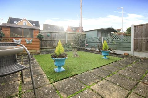 2 bedroom bungalow for sale, Pine Close, Wickford, Essex, SS12