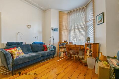 3 bedroom terraced house for sale, Palatine Road, London, N16