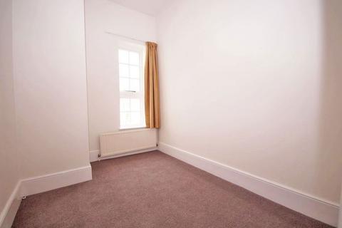 2 bedroom flat to rent, Lansdown Terrace GL50 2JT