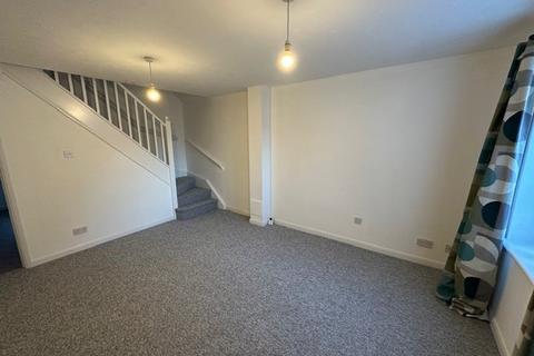 2 bedroom terraced house to rent, Riverfield Drive