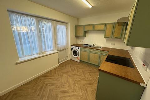 2 bedroom terraced house to rent, Riverfield Drive