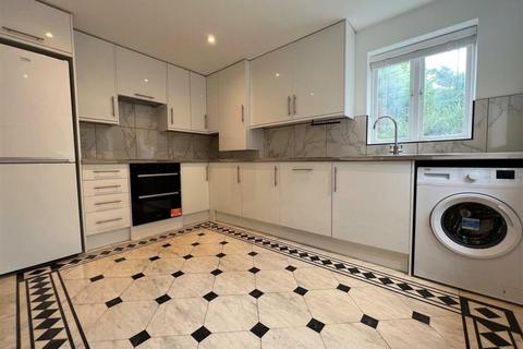 3 bedroom semi-detached house to rent, Rickard Close, London