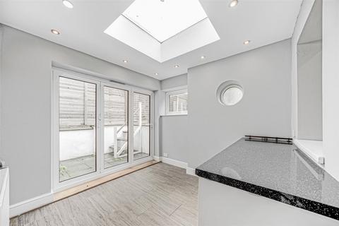 3 bedroom flat for sale, Tollington Park, Finsbury Park