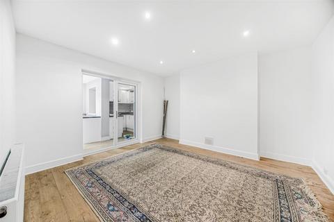 3 bedroom flat for sale, Tollington Park, Finsbury Park