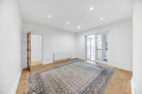 3 bedroom flat for sale, Tollington Park, Finsbury Park