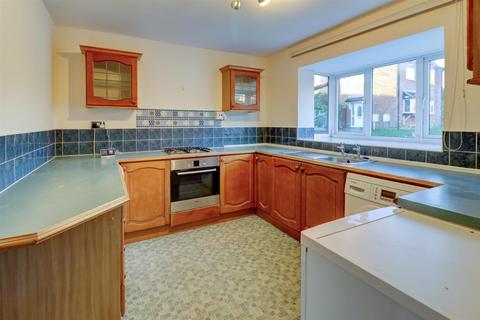 2 bedroom semi-detached house to rent, Packwood Close, Leamington Spa