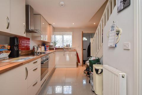 2 bedroom end of terrace house for sale, Seacrest View, Hastings