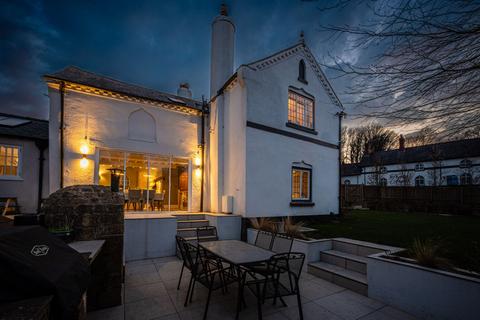 4 bedroom detached house for sale, Marford Hill, Marford, LL12