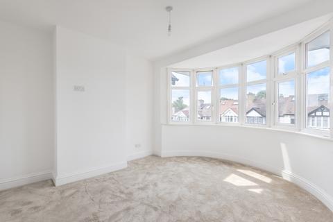 3 bedroom end of terrace house to rent, Greenway Chislehurst BR7