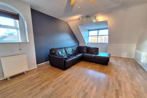 2 bedroom flat to rent, Kings Road, Reading