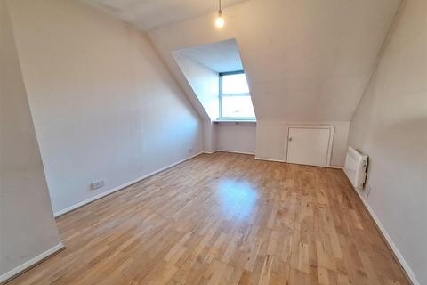 2 bedroom flat to rent, Kings Road, Reading