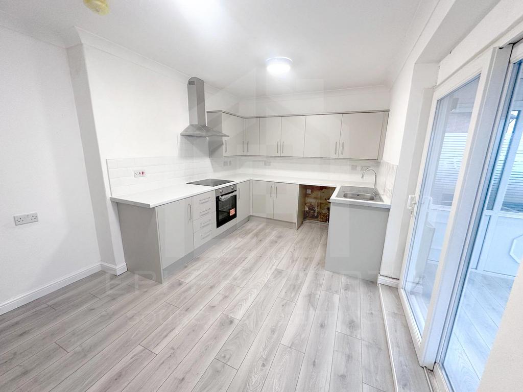 House in Wakefield, West Yorkshire - View 2