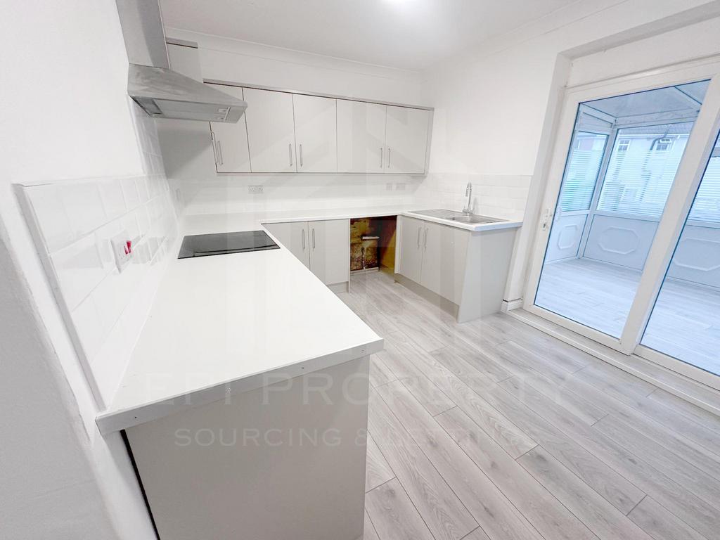 House in Wakefield, West Yorkshire - View 4