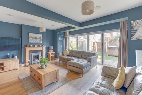3a Bromsgrove Road, Studley, B80 7PH