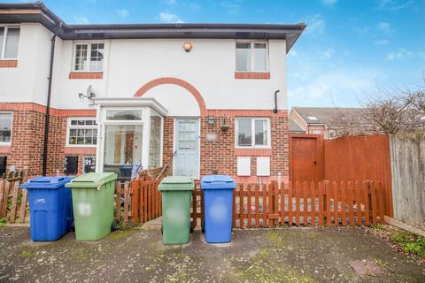 2 bedroom terraced house to rent, Oxley Close Southwark SE1