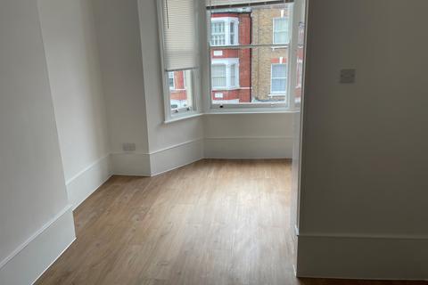 1 bedroom flat to rent, Hemstal Road, West Hampstead London NW6