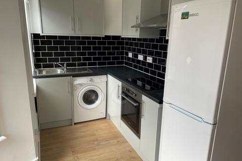 1 bedroom flat to rent, Hemstal Road, West Hampstead London NW6