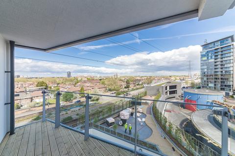 2 bedroom apartment to rent, Gateway Tower, Royal Victoria E16