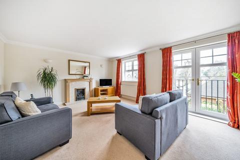 5 Highlands, Farnham Common, Slough, SL2 3JR