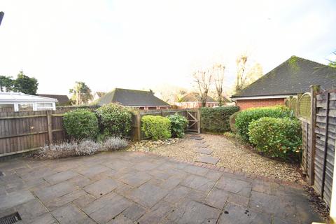 5 Highlands, Farnham Common, Slough, SL2 3JR