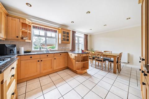5 Highlands, Farnham Common, Slough, SL2 3JR