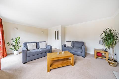 5 Highlands, Farnham Common, Slough, SL2 3JR