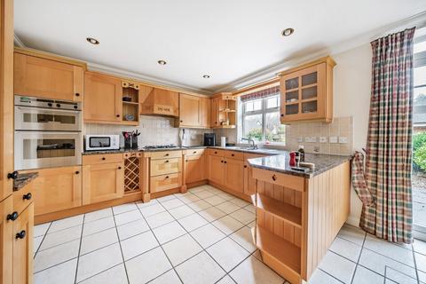 5 Highlands, Farnham Common, Slough, SL2 3JR